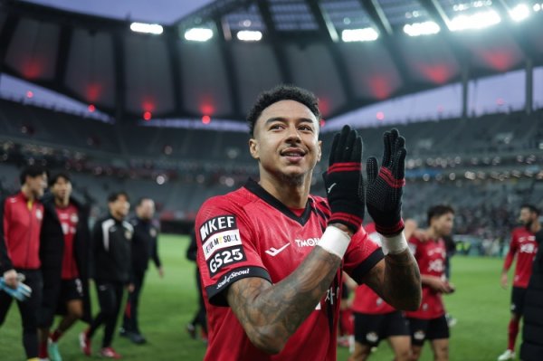32岁林皇仍单身😂进网球网  ：林加德将ChatGPT称“宝贝、对的人”