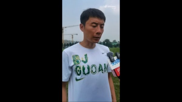 李磊：球队受伤  比较多没办法选择离开，争取赛季结束拿到第一名