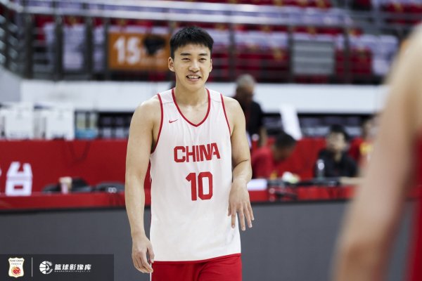 苏群：王俊杰宝藏男孩两次金鸡独立积分   中国队实战练兵破联合防守