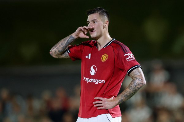 希勒:舍什科没得到任何有效的传送球 支援,他本赛季想成功难度极大 希勒:舍什科没得到任何有效的传送球 支援,他本赛季想成功难度极大