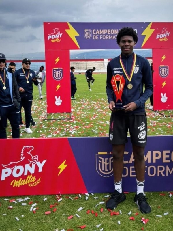 邮报:利物浦关注15岁厄瓜多尔中卫德纳-奥尔多涅斯 邮报:利物浦关注15岁厄瓜多尔中卫德纳-奥尔多涅斯