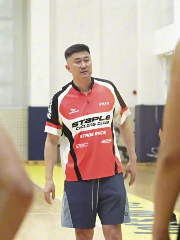 广东男篮晒球队投射练习 :投射肌群 记忆养成中……💪 广东男篮晒球队投射练习 :投射肌群 记忆养成中……💪