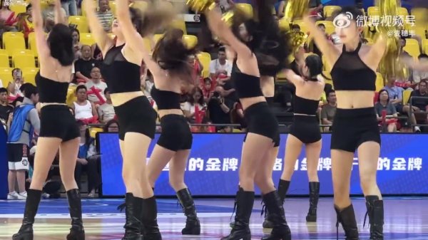 辣妹子！媒体人晒NBL长沙勇胜拉拉队  的舞蹈表演视频