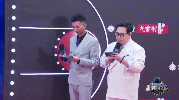 前男篮领队  ！周鹏携妻子亮相微博篮球赛  之夜 这是什么神仙颜值啊