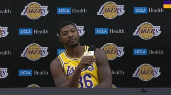 斯玛特:我不在意杆位与否 不用再费劲防卫 詹姆斯感觉很棒 斯玛特:我不在意杆位与否 不用再费劲防卫 詹姆斯感觉很棒