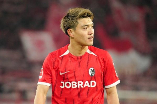 记者：法兰克福与堂安律达口头协议，转会费固定部分至少2000万欧