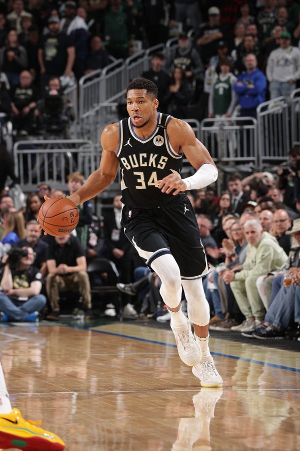 字母：整个夏天我都在专注提升持球能力 新赛季我会大量持球