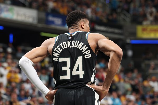 字母哥：必须学会参照老詹KD这些人的标准 更好地保养自己的身体