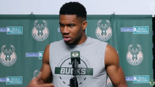 字母哥：休赛期就像经过游乐园总会有各种诱惑 但最终决定权在我