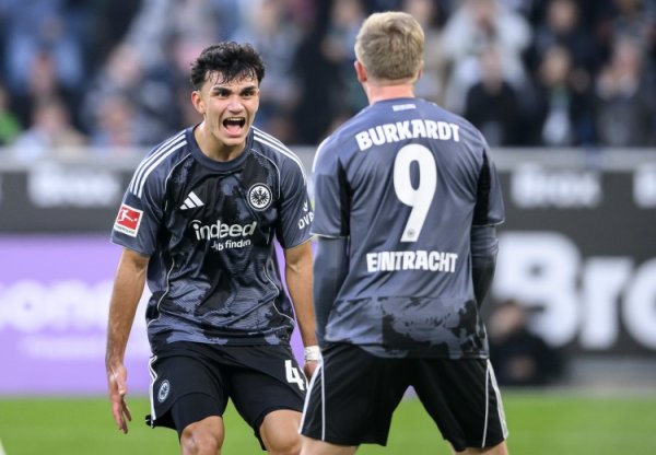 法鹰上新货😍19岁中场球员乌尊德甲5轮5球3助 身价1800万去年被疯抢