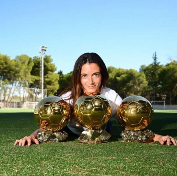 金球三连！邦马蒂：没考虑追梅西的八金记录  ，无人能复制他的成就