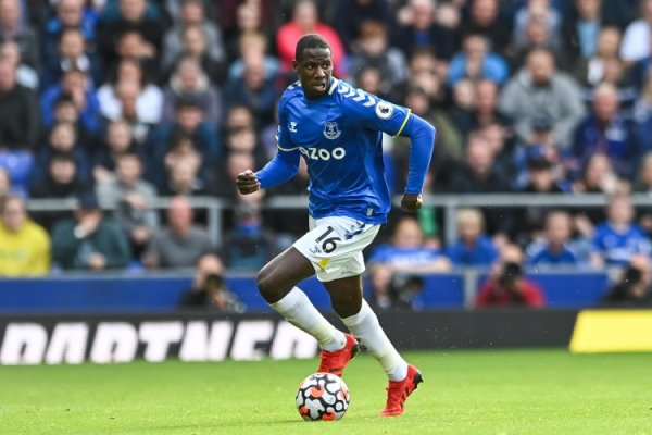 罗马诺：32岁杜库雷已与沙特俱乐部尼奥姆签约2年