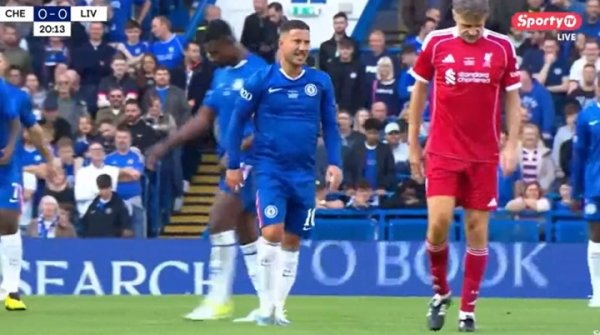 变成了阝可扌乚尔😱34岁阿扎尔亮相切尔西传奇赛,肚腩清晰可见 变成了阝可扌乚尔😱34岁阿扎尔亮相切尔西传奇赛,肚腩清晰可见