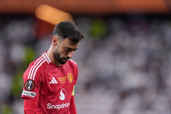 记者:B费并非对阿莫林不满,他只是对踢的位置感到不开心 记者:B费并非对阿莫林不满,他只是对踢的位置感到不开心