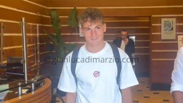 S-埃斯波西托接受卡利亚里的体检：很高兴来到这里，助威  卡利亚里