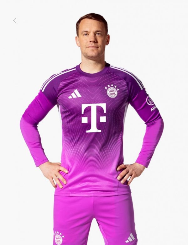 喜欢吗?拜仁推出紫色、粉色新赛季守门员运动活动 服 喜欢吗?拜仁推出紫色、粉色新赛季守门员运动活动 服