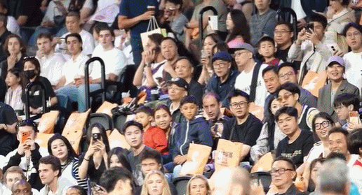 是偶像也是爸爸队友！周琦儿子“糊糊”被曾凡博抱起 2人亲密互动