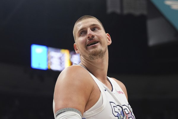 高效全能！约基奇半场7中5拿到10分7板4助1断1帽