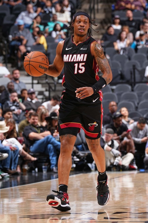 奇才和卡达里-里奇蒙德、阿隆德斯-威廉姆斯签订Exhibit 10合同