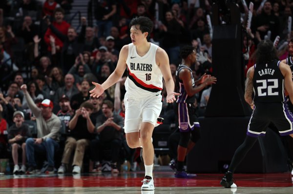 队记：虽然杨瀚森没到约基奇的高度 但两人抱怨裁判    时确实很像