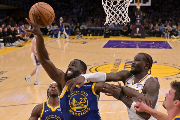 😑追梦赛中吐槽裁判    ：湖人罚球数19-0我勇 老詹&卢卡还都没打呢