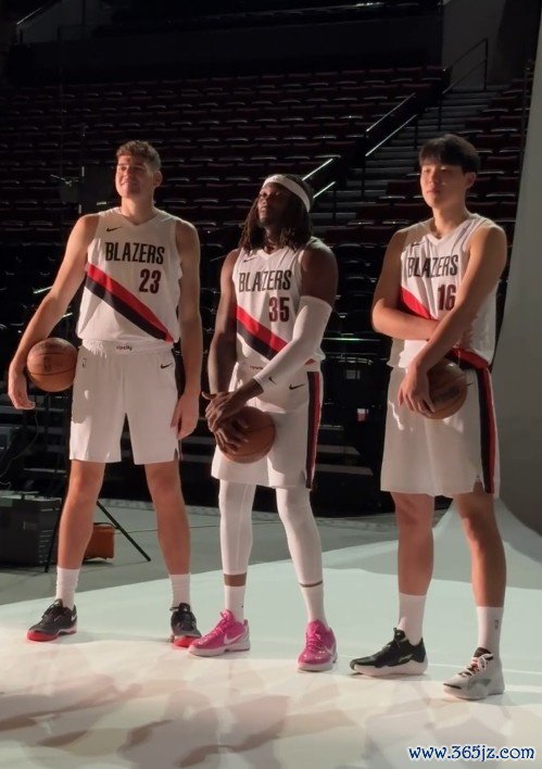 队记:杨瀚森很可能已坐稳克林根的后备 他能适配任何球队 队记:杨瀚森很可能已坐稳克林根的后备 他能适配任何球队