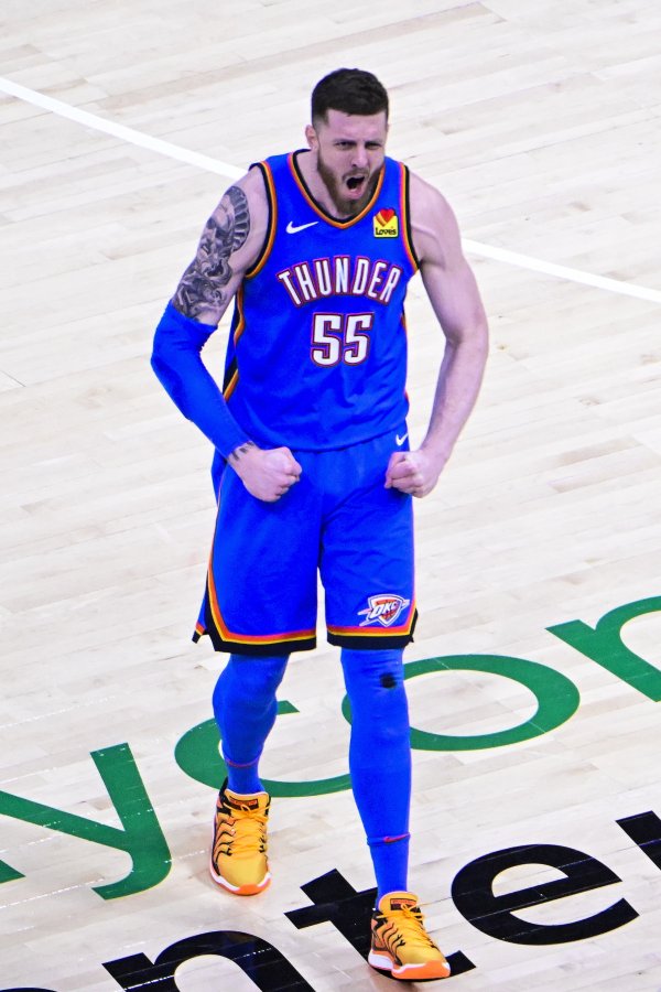 三分也有！哈滕上半场8投6中&三分2中1得到13分6板1助