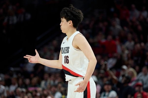 和库里对飚三分!杨瀚森三节7中3 得到7分6板1助 出现1错误 2违例 和库里对飚三分!杨瀚森三节7中3 得到7分6板1助 出现1错误 2违例