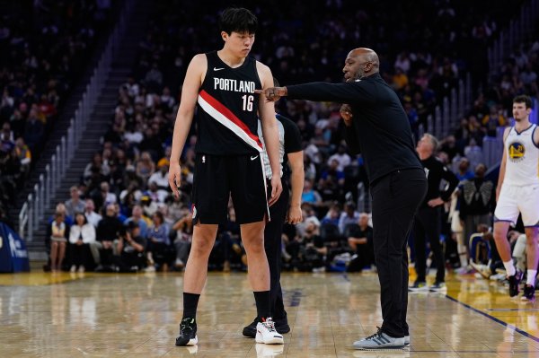 媒体人：杨瀚森需继续坚决投三分 若场均命中1记三分那就太厉害了