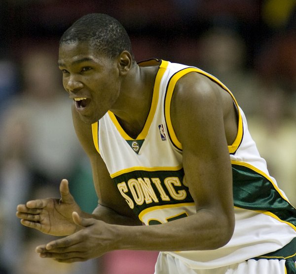 KD：效力超音速时舆论不像现在这么喧嚣 我活在自己的小圈子里