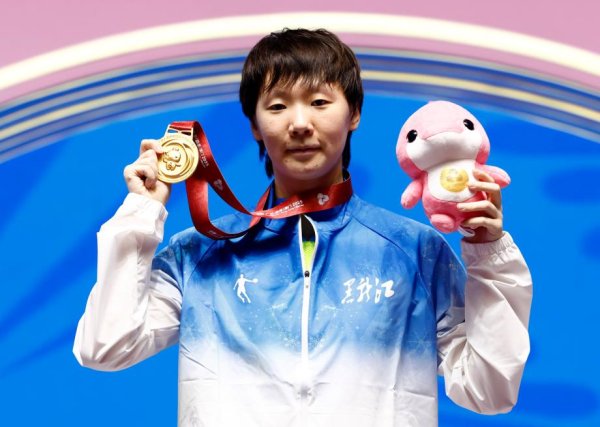 王曼昱全运会女单蝉联第一名     孙颖莎救4赛点摘银