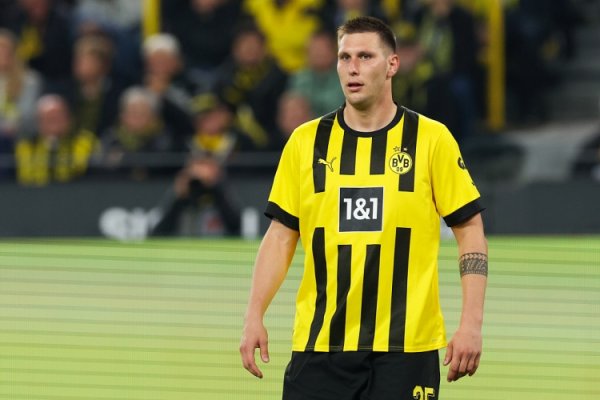 图片报：多特中卫聚勒小腿肌群  肌肉拉伤  ，预计伤缺两个月时间