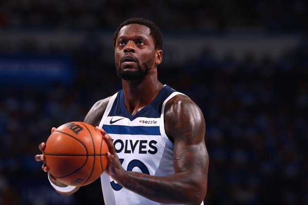 稳定输出!兰德尔半场出战17分钟 12中6拿到14分5板3助2断 稳定输出!兰德尔半场出战17分钟 12中6拿到14分5板3助2断