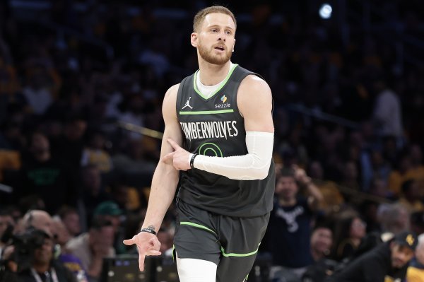 后备 火力点!迪文岑佐半场6中3拿下7分3篮板球 后备 火力点!迪文岑佐半场6中3拿下7分3篮板球