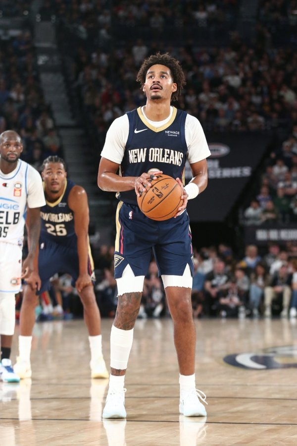 输出在线！普尔15中7拿到全队最高21分外加2助1断 正负值+10