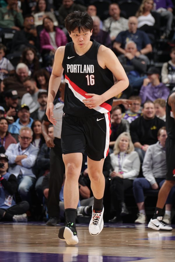 美记谈杨瀚森因表现不佳落泪：我现在更看好他了