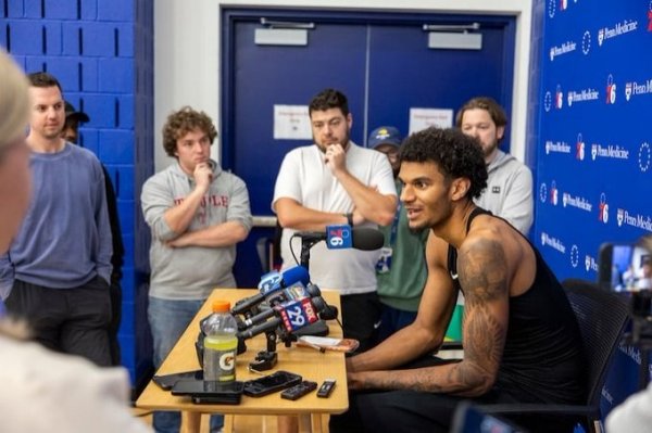 双向合同!巴洛:我来76人不是为争夺联盟积分 王 而是帮球队赢球 双向合同!巴洛:我来76人不是为争夺联盟积分 王 而是帮球队赢球