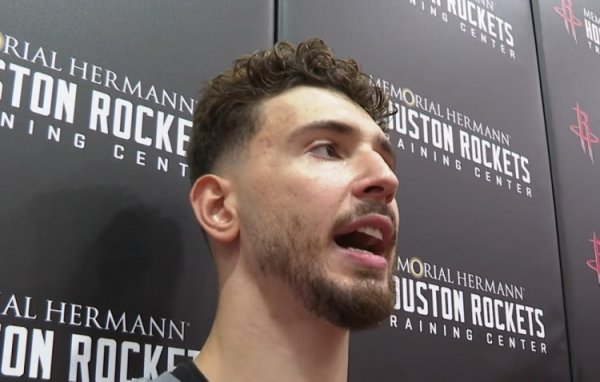 申京:欧锦赛让我受益匪浅 现在我身体处在生涯最佳竞技状态 申京:欧锦赛让我受益匪浅 现在我身体处在生涯最佳竞技状态