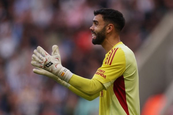 22-23赛季以来拉亚英超零封45场，至少比其他英超守门员多10场