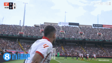 这球漂亮！36岁维特塞尔倒钩破门，赫罗纳1-1扳平巴萨