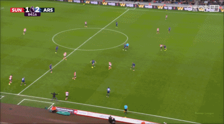 名场面！拉亚扑出布罗比近距离射球  后“脱线”，队友提醒下找到球