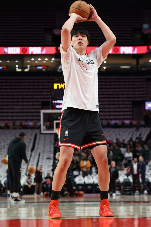 媒体人:杨瀚森错防麦丹是保护他 但对面3分让开拓者被迫打小阵形 媒体人:杨瀚森错防麦丹是保护他 但对面3分让开拓者被迫打小阵形