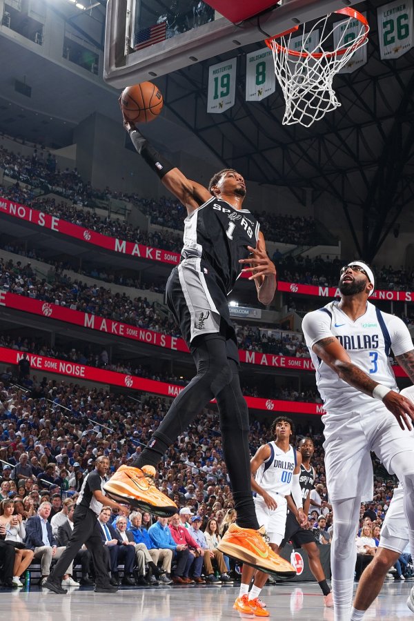 卡斯尔：文班是联盟最好球员 再好的防卫  也挡不住他顶级的攻击