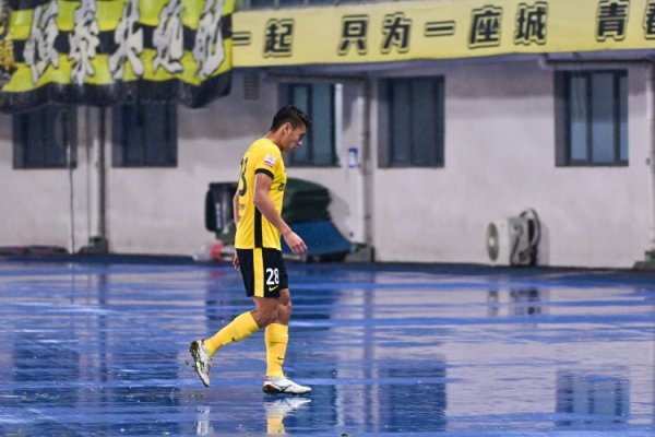 辱骂裁判    ！张呈栋遭西海岸和中足联重罚 共罚10万+停5场+队内三停